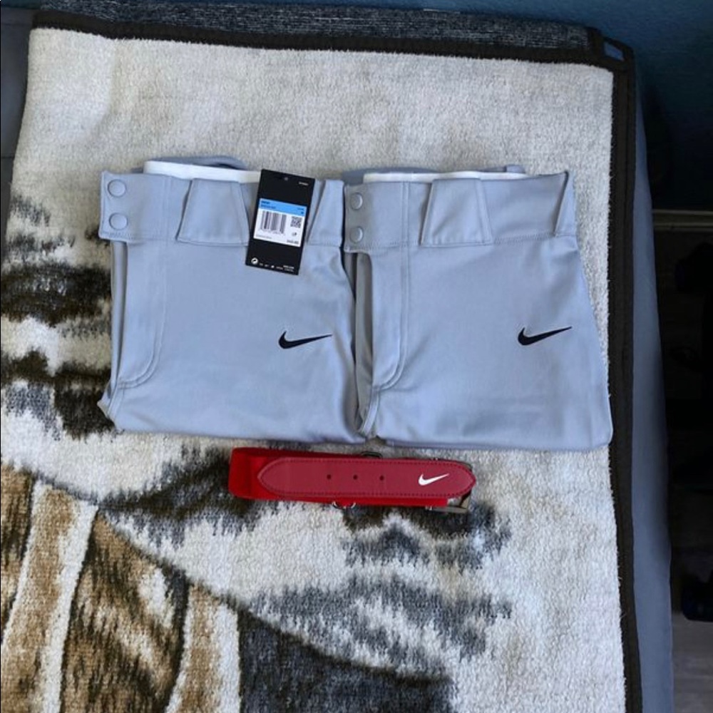 Men’s Nike baseball pants and belt